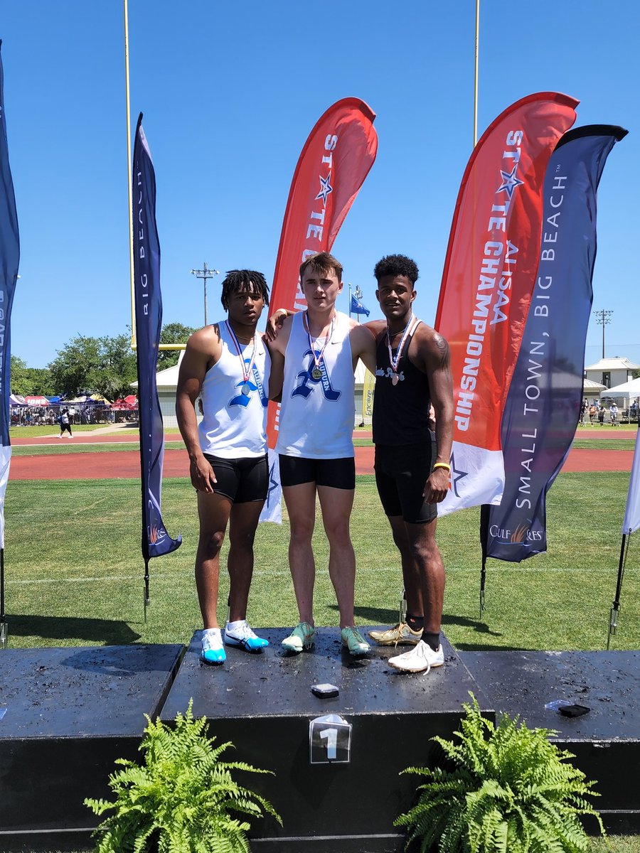 When the dust settles, the fastest two guys in 7A, reside at Auburn High School!  1st and 2nd 100m dash!Congratulations <a href="/CharlieSexton11/">Charlie Sexton</a> and <a href="/CarsonYancy/">Carson Yancy</a> !
<a href="/AuburnXCTrack/">AHSXCTrack</a> <a href="/AuburnCityEdu/">Auburn City Schools</a> <a href="/ACSAthleticDept/">Auburn City Schools Athletics</a> <a href="/ronanders2020/">Ron Anders</a>