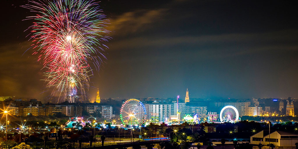 Spain_in_CH's tweet photo. And after a week of merrymaking there is a spectacular fireworks show 🎇 at midnight on Sunday, to send off the #AprilFair for another year!
https://t.co/GW0GhsUk8c 👈
#YouDeserveSpain #VisitSpain #Sevilla #SpainTraditions #FeriaDeAbril #Feria2022 @viveandalucia @sevillaciudad https://t.co/d5bx3r4tvo