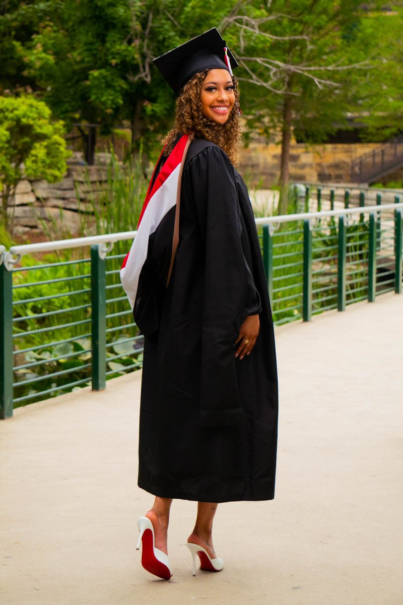 Division 1 Soccer✅<a href="/UIWWomensSoccer/">UIW Women's Soccer</a> 
Bachelor Degree✅
Master Degree✅
So proud of our oldest daughter Kayla Taylor <a href="/shedreamchases/">KT</a> Graduating today w/ her MBA from <a href="/UIWbusiness/">H-E-B School of Business</a> Set a goal to do all of this and finish at 21 years old! DONE! Congratulations Kayla #SUCCESS🙏🏾222