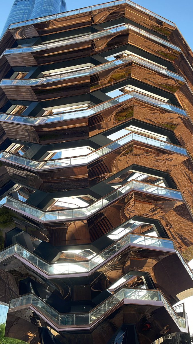 hungrybunnytm's tweet photo. The weather is shitty today- and I feel even shittier. So here’s a photo of the brighter days~

#vessel #hudsonyards #nyc #sun #brighterdays #takeabreak https://t.co/o7UWe8jwTc