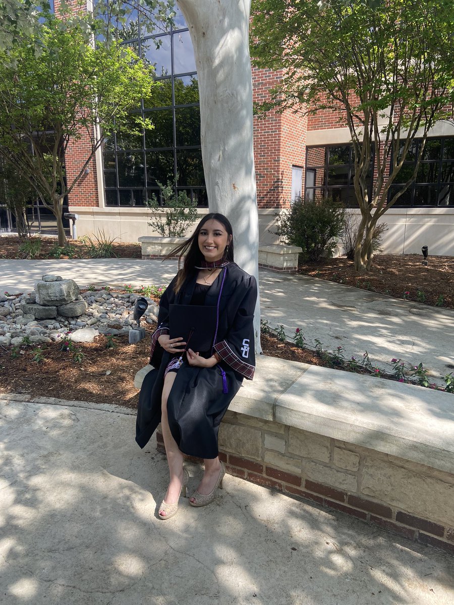 haliexan's tweet photo. smart &amp; pretty ??? 
BA in Psychology 👩🏻‍🎓🤍 https://t.co/AGGFUOXWIC