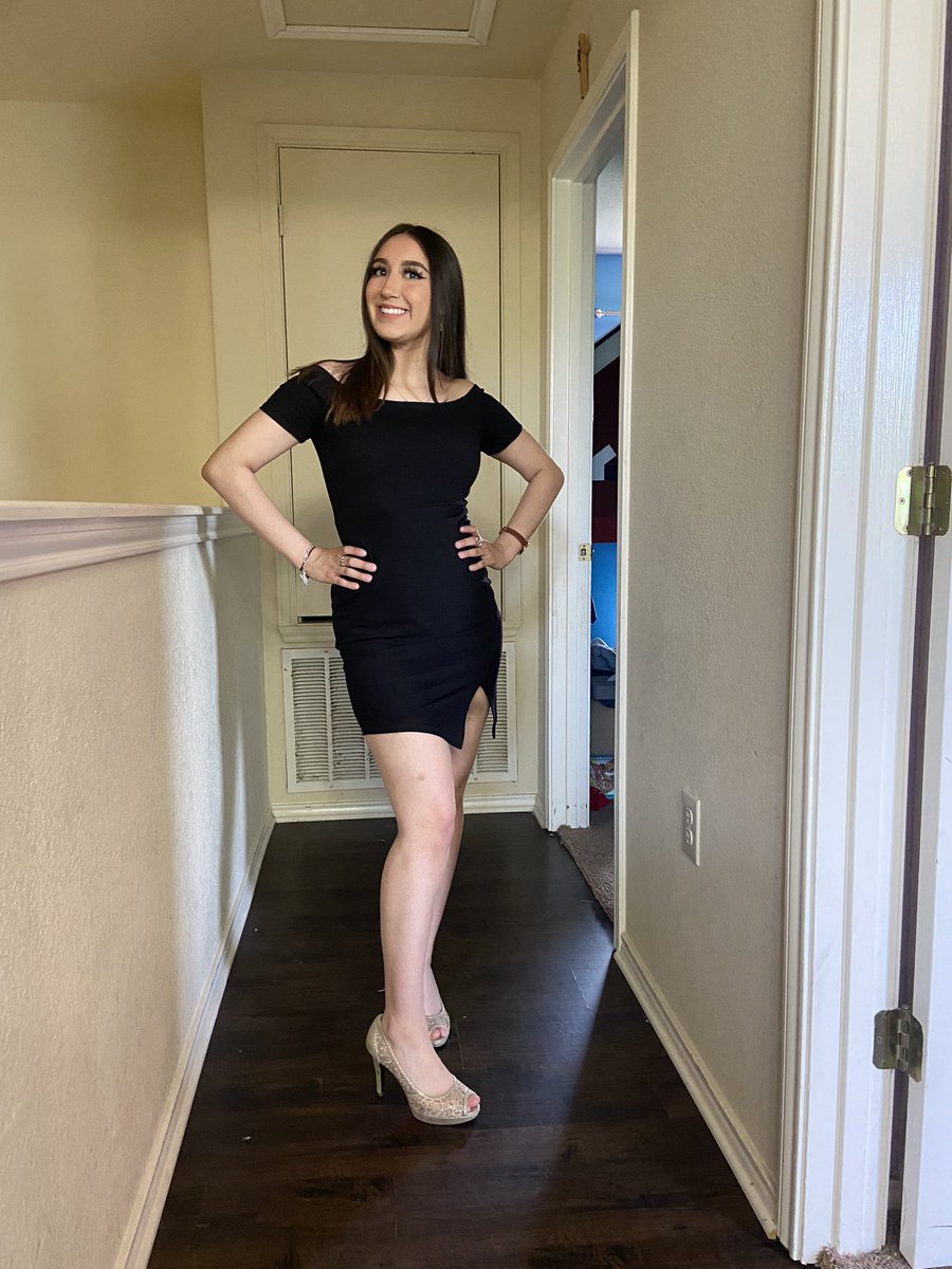 haliexan's tweet photo. smart &amp; pretty ??? 
BA in Psychology 👩🏻‍🎓🤍 https://t.co/AGGFUOXWIC