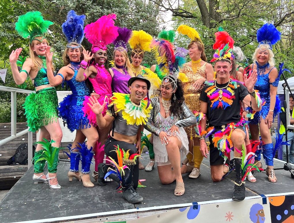 Richard_GP's tweet photo. First batch of pics from our dance company https://t.co/zgNaPH0LaI performance 💃🕺 at @brightonfringe! Taken by a friend/ fan 🙂Ignore my wardrobe malfunctions, I need more glue and safety pins next time 😂#Brighton #FringeCity #BrightonFestival #BrightonFringe https://t.co/nBmcxzIgOX