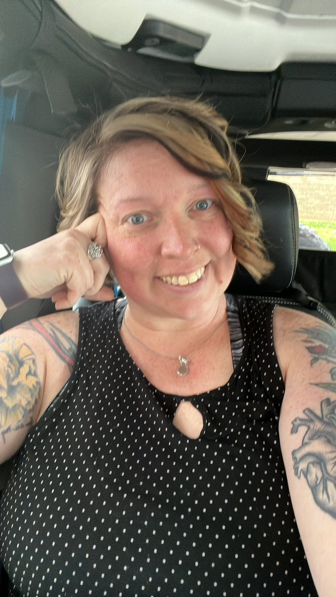 sungurl23's tweet photo. New Doooooooooo. Now to make my body feel as good as my hair looks. Shoulders and ankle are bothering me. #CoffeeTalk #hair #matrixcolor #thisis41 https://t.co/CTOTWWD0qy