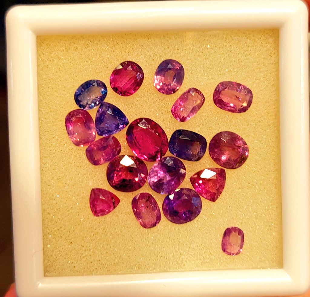 ureeebaba's tweet photo. #kashmir #sapphire #ruby #gemss https://t.co/NUkXpJ2knZ