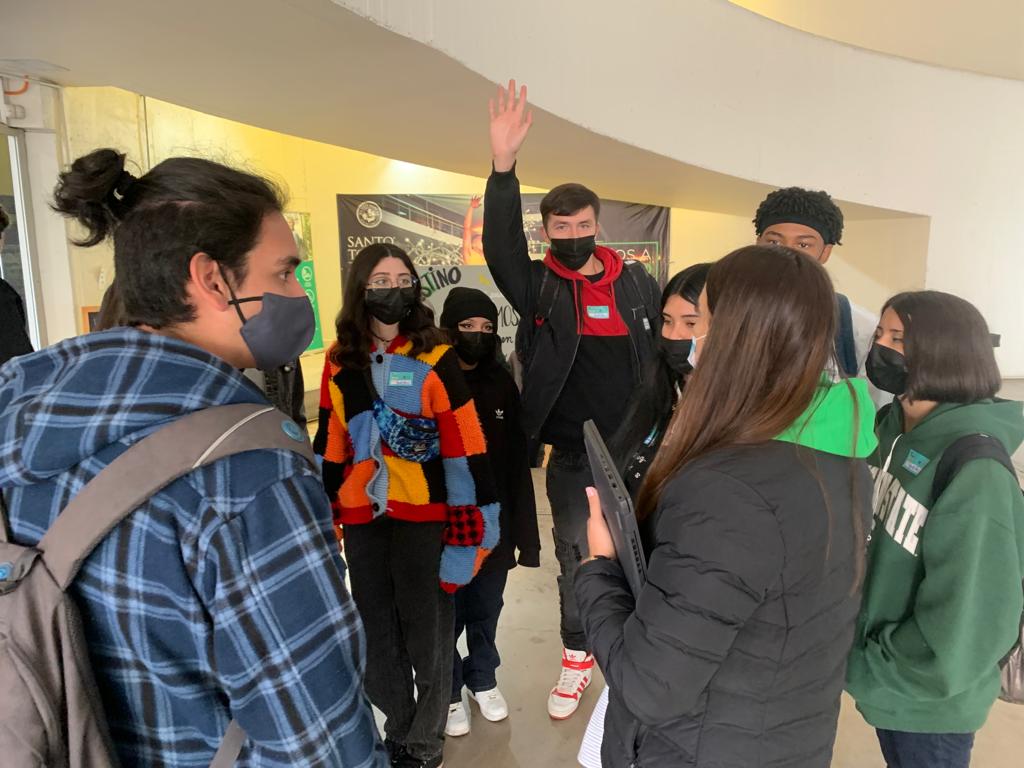 SantotomasSJ's tweet photo. ¡Estamos contentos! 👏😃 Hoy, a nivel nacional, tuvimos miles de estudiantes realizando nuestro #EnsayoPAESST2022. Si participaste, ¡Atento a tu mail y a las RRSS! Debido a que te avisaremos cuando esté tu resultado. @SantoTomas_ST https://t.co/S3ZnCHXKWn