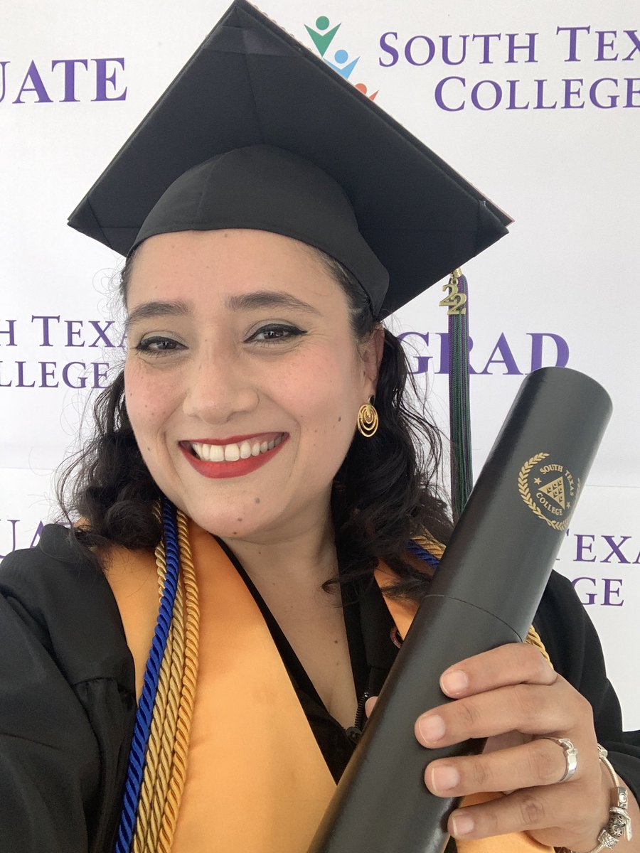 Alourdesh's tweet photo. Graduation Day!! π©π»βπππ©π»βπ³#STCGRAD https://t.co/QuwPP91GHS