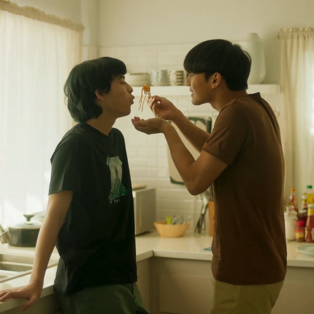 mew_miuX2's tweet photo. พี่ชายที่กูอยากมี          vs         พี่ชายที่กูมี

#KinnPorscheTheseries #KinnPorscheEP5 https://t.co/ZbblDvsrxU