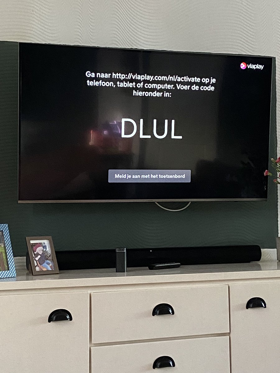 RalphJoosten's tweet photo. Viaplay werkt weer eens niet… dus maar alles gedeinstalleerd en opnieuw geïnstalleerd… krijg je dit koppelscherm.  Niet echt hoopvol…. #viaplayf1 #ziggo #viaplay https://t.co/KiRMt9v3bs