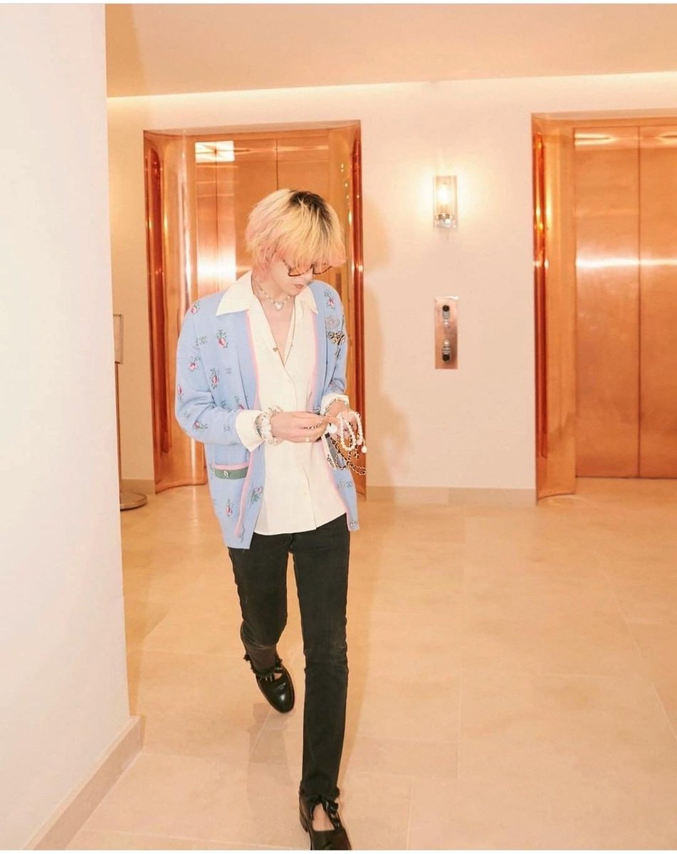 MyKingGDragon's tweet photo. Love love ❤️ this look and also I love that @IBGDRGN had such a good time 😊 that makes me so happy
#bigbanggd #bigbangジヨン #bigbangvipworld #bigbang好きな人と繋がりたい #bigbang👑👑👑👑👑 #gdragon #gdragonoppa #gdragonfashion #gdragonupdate #gdragonupdate #gdragonofficial https://t.co/YXLgZysA6Z