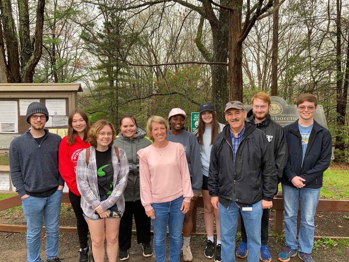 Hello HS ACCESS Students! 🙋‍♀️🙋‍♂️ Dr. Jennifer Stueckle welcomed Mr. Joe Griffith's dual enrollment Biology students from Tyler Cty. Consolidated High School. Welcome to the WVU campus, students!! 💛💙💛💙💛💙
#WVU
#HSACCESS
#WVUBiology
#MountaineersGoFirst
#ClimbHigher
#LetsGo