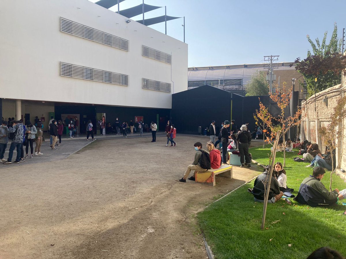 SantotomasSJ's tweet photo. ¡Estuvo intenso! 😱 Después de una larga jornada, finalizamos nuestro Ensayo Presencial #EnsayoPAESST2022, y agradecemos a los miles de estudiantes que se prepararon con nosotros. ¡Nos vemos en el próximo! @SantoTomas_ST https://t.co/k8ncKUSpCg