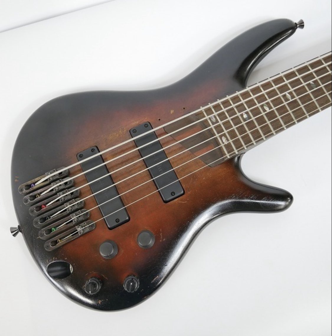 1610SS1610's tweet photo. ibanez SR3006のリフィニッシュと改造しました。
元は素人塗装みたいなサンバーストでしたが剥がして素人塗装のサンバーストかましました。
5弦ベース半音上げにLow-G張った仕様です。

before→after https://t.co/RJ3mCQVAWU
