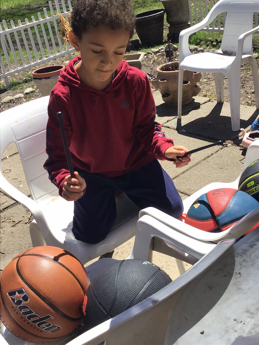 Seasonbryant's tweet photo. Hope your Saturday is this soulful❤️⚡️❤️. In joying in the presence of the sovereign one drumming to some old school @kanyewest instrumental #createlovethrive https://t.co/WVhxOHwXCs