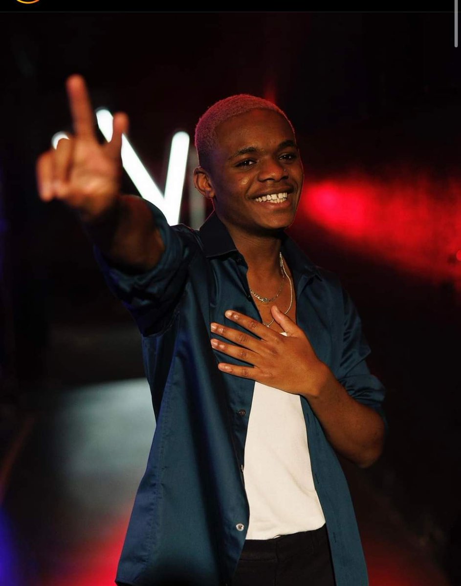 <a href="/TF1/">TF1</a> <a href="/TheVoice_TF1/">The Voice ✌️</a> <a href="/amel_bent/">AMEL BENT</a> <a href="/nikosaliagas/">Nikos Aliagas</a> 
Derrière notre #Lleeroy ce soir ✌🏾🔥 !!!
<a href="/VilledeDourdan/">#Dourdan</a> <a href="/PaoloDeCarvalh2/">Paolo De Carvalho</a> 
#CrossBattles #TheVoice