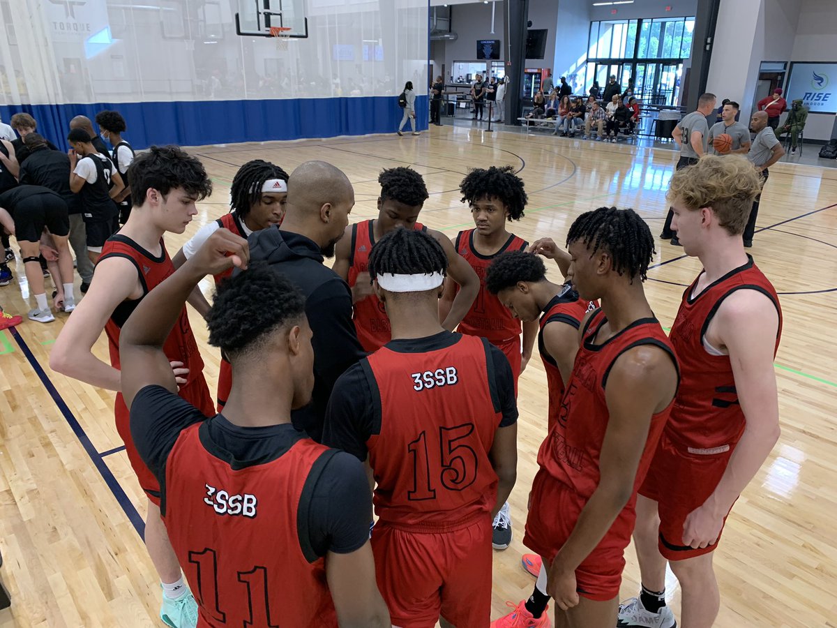 TheCircuit's tweet photo. 15-year NBA vet David West in the huddle with his @GarnerRoad 3SSB 16U squad. Paul McNeil, Rakease Passmore, and Isaiah Washington one of the best trios in the country. #BattleForNC @GroadBballClub @garnerroad https://t.co/WzCFmo1ThR