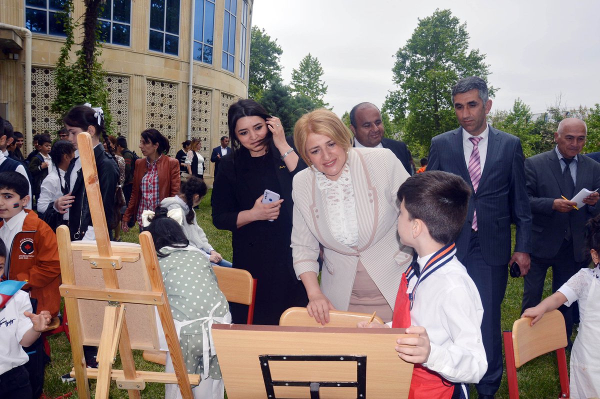 masalli_rih's tweet photo. Masallıda açıq hava sərgi-pleneri

Mayın 6-da Masallıda Ümummilli lider Heydər Əliyevin anadan olmasının 99-cu ildönümü münasibəti ilə açıq hava sərgi-pleneri təşkil edilib. https://t.co/9uZo1GBIAy