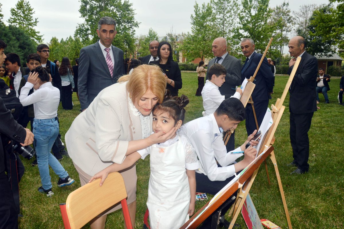 masalli_rih's tweet photo. Masallıda açıq hava sərgi-pleneri

Mayın 6-da Masallıda Ümummilli lider Heydər Əliyevin anadan olmasının 99-cu ildönümü münasibəti ilə açıq hava sərgi-pleneri təşkil edilib. https://t.co/9uZo1GBIAy