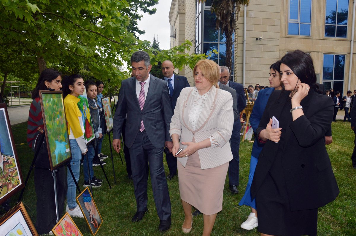masalli_rih's tweet photo. Masallıda açıq hava sərgi-pleneri

Mayın 6-da Masallıda Ümummilli lider Heydər Əliyevin anadan olmasının 99-cu ildönümü münasibəti ilə açıq hava sərgi-pleneri təşkil edilib. https://t.co/9uZo1GBIAy