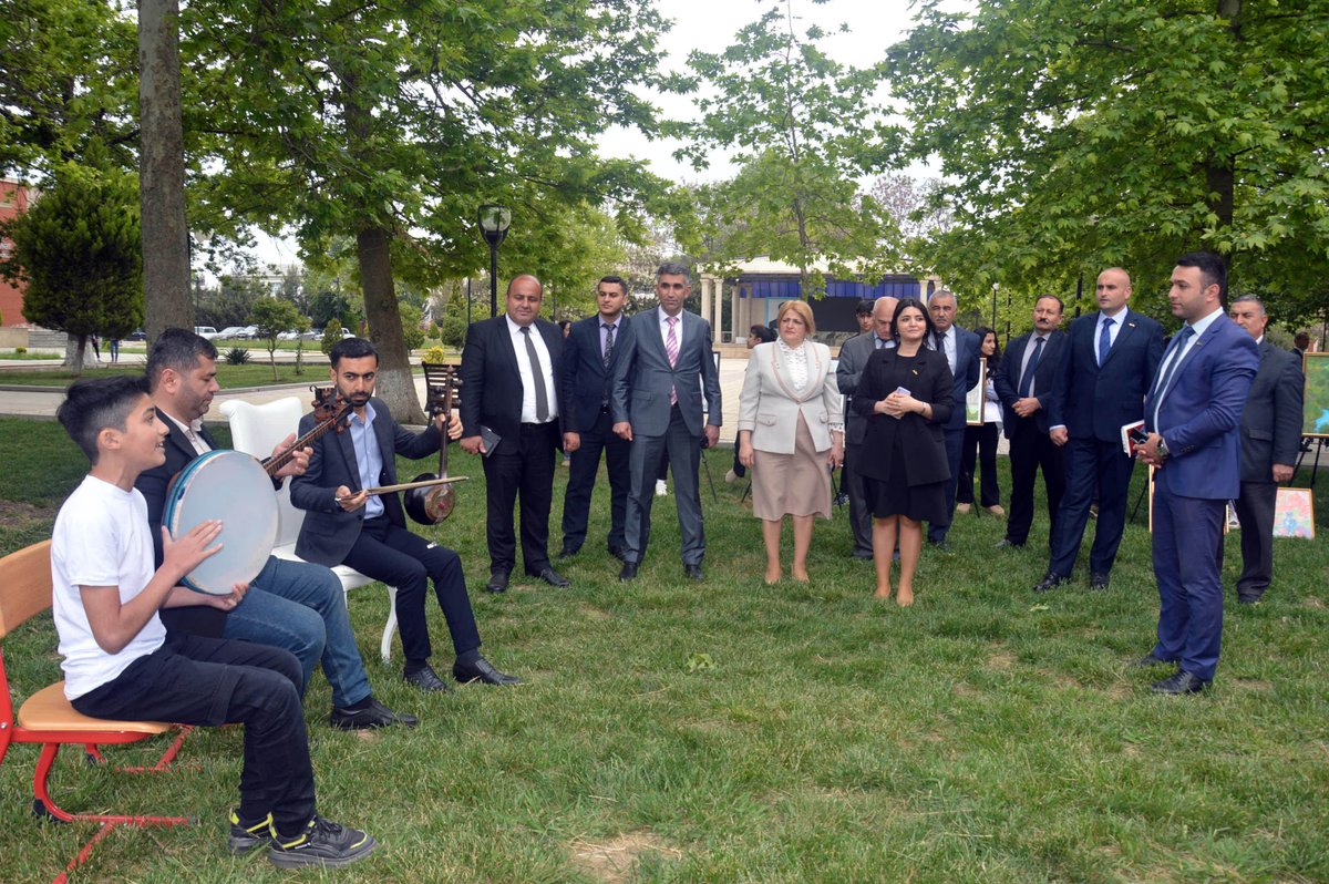 masalli_rih's tweet photo. Masallıda açıq hava sərgi-pleneri

Mayın 6-da Masallıda Ümummilli lider Heydər Əliyevin anadan olmasının 99-cu ildönümü münasibəti ilə açıq hava sərgi-pleneri təşkil edilib. https://t.co/9uZo1GBIAy