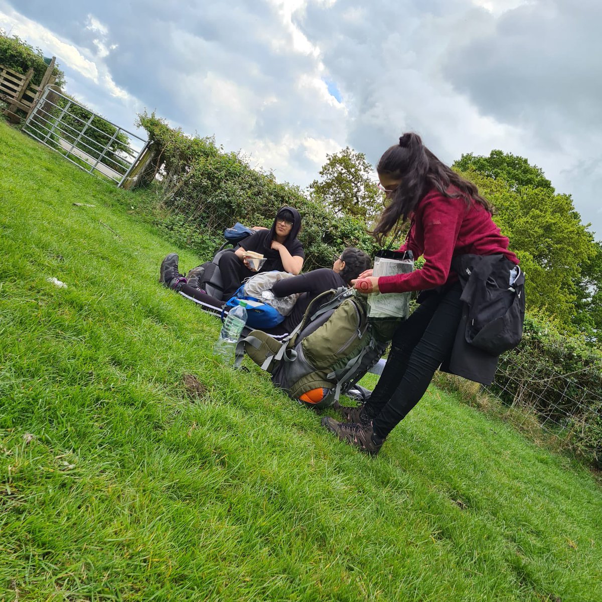 DofE_AA's tweet image. Day 1 of the @acc_academy Bronze @DofENorth Group B practise expedition!! With @sporting_nrg  Record breaking 48 students out!!! Everyone having a great day #TeamDofE #Expeditionseason #hooetgeweatgerstaysfine