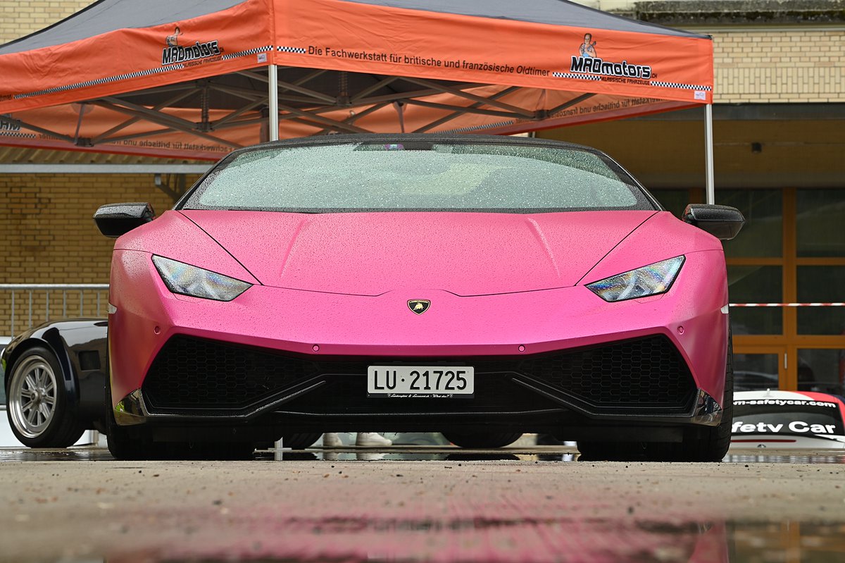 LienhardRacing's tweet photo. #pinkbull
#schoenerfahren #openairtours #schwungrad #cabriolet #roadster #targa #sportwagen https://t.co/7cyeEEMvqv