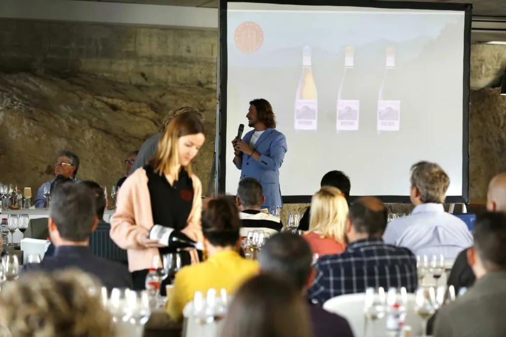 INCAVI (@incavicat) on Twitter photo El sommelier <a href="/BrunoTannino/">Bruno Tannino</a> va conduïr un tast de vins d’aquesta finca que encara no estan a la venda.
Aquest acte s’emmarca en el #Microvi d’Avinyonet, que aplega tastos i activitats al voltant del món del vi durant aquest mes de maig. El sommelier <a href="/BrunoTannino/">Bruno Tannino</a> va conduïr un tast de vins d’aquesta finca que encara no estan a la venda.
Aquest acte s’emmarca en el #Microvi d’Avinyonet, que aplega tastos i activitats al voltant del món del vi durant aquest mes de maig.