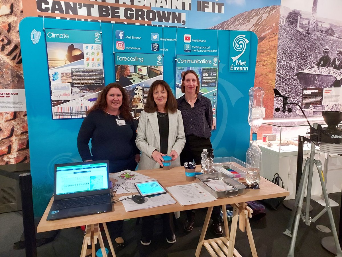 PierceSiobhan's tweet photo. Looks who's working hard @NMIreland today! Evelyn Cusack,@MetEireann Rosemarie, and Claudia #meteireann at #dte #geologyrocks exhibition with @GeolSurvIE https://t.co/0wdFBipCRg