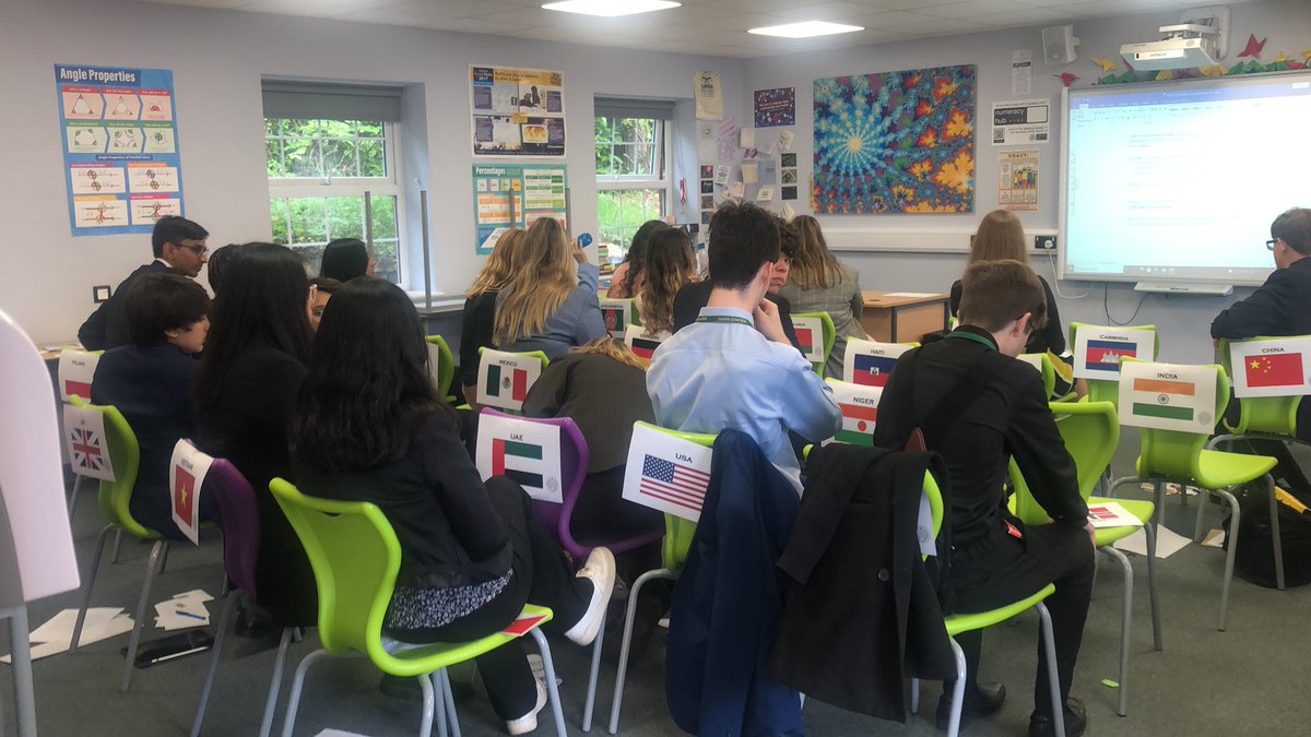 gordon_mun's tweet photo. Here are a few debaters getting ready after a lovely lunch in the dining hall. @GordonsSch https://t.co/tyMg34sI0M