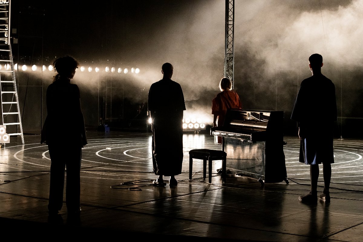 nachtkritik.de tweet media