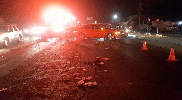 UMPCyBZ's tweet photo. Oficiales de la Dirección de Operaciones de # #Base2 y #USAR2 atendieron un reporte de accidente vial sobre Juan Gil Preciado a la altura de fracc. Villas La Loma en el cual participaron dos autos compactos y una motocicleta.
A consecuencia del hecho resultaron dos heridos. https://t.co/xTjHVhKEEQ