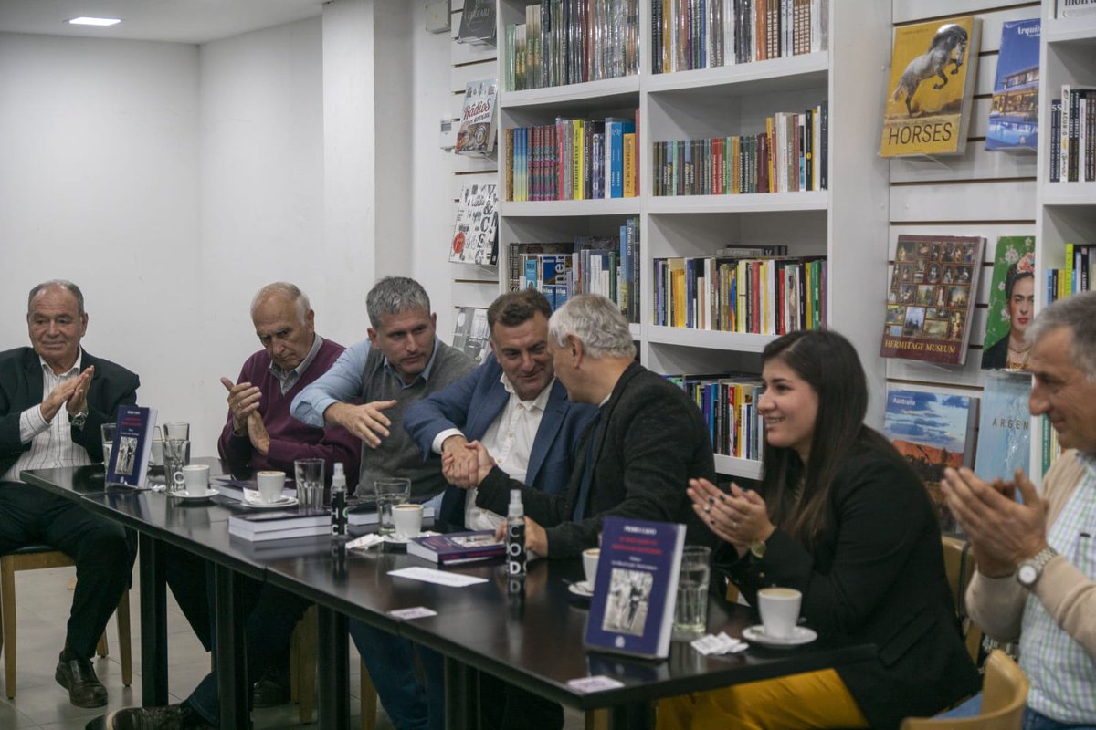 Gracias Pedro por tu visita y por este aporte que nos trae a la memoria políticas, decisiones y posiciones más que útiles para comprender la Argentina de estos tiempos.