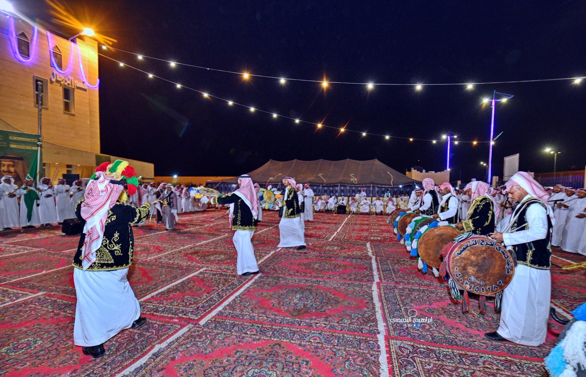 storyLens1's tweet photo. من صور احتفال أهالي بلدة #اليمامة بـ #الخرج بعيد الفطر المبارك 1443هـ  بحضور رئيس مركز اليمامة الأستاذ سلامة بن إبراهيم السلامة بساحة المركز الاجتماعي والحضاري . https://t.co/f4OVbu5gtC