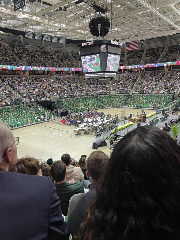 BBH_640's tweet photo. Waiting on my daughter to walk across the stage!  Congratulations young lady! 
#brucebholmesforGaSenate #fightwithme #brucebholmes #AmberHeardlsALiar #bruce_b_Holmes_for_ga #HenryCountyGA #DekalbCountyGA #StonecrestGA #DecaturGA #LithoniaGA https://t.co/LdfrhHYqIy