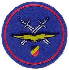Coppiderosa's tweet photo. @DeFlik @PaulPauwels4 @iOnAsJ @federalepolitie Ik zag zelf een paar jaar geleden een KC op tv met dit militair brevet op zijn uniform. #totaleverwarring 😁 https://t.co/detJy82bir