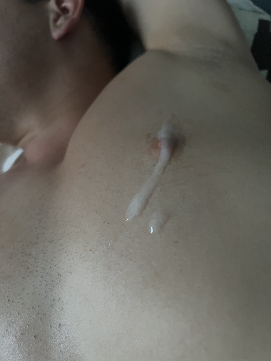 Asecretbottom's tweet photo. Estaba dormido y desperté lleno de leche. 🥛 💦🍑🥵 https://t.co/6JVdrO3g0u