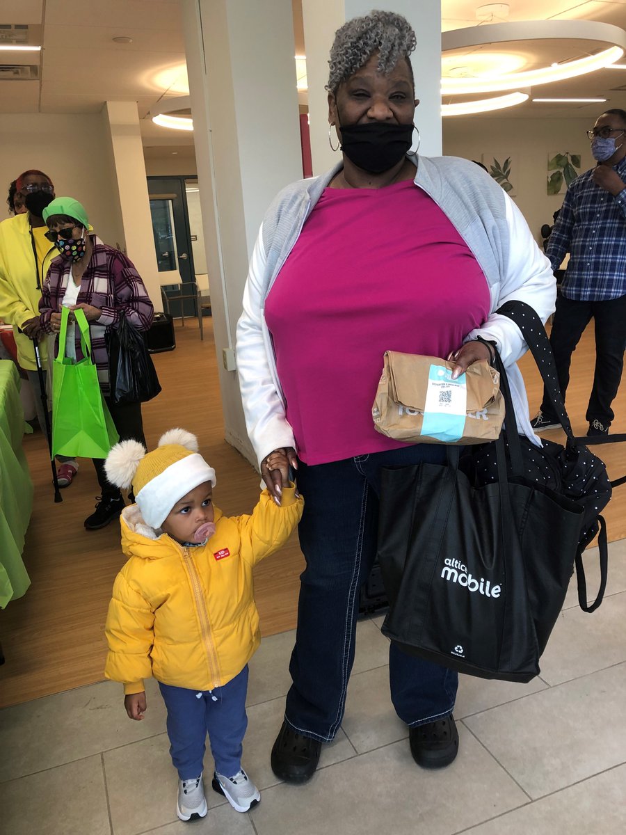 TableToTableOrg's tweet photo. In collaboration with our recipient partner, CareSparc, Table to Table continues to serve Older New Jerseyans with our Grandparents Raising Grandchildren Initiative, a free fresh produce market. #OlderAmericansMonth
Visit https://t.co/SYb2h0WPTi #nj #njmom #newjersey #foodrescue https://t.co/NhPAIK7vEV