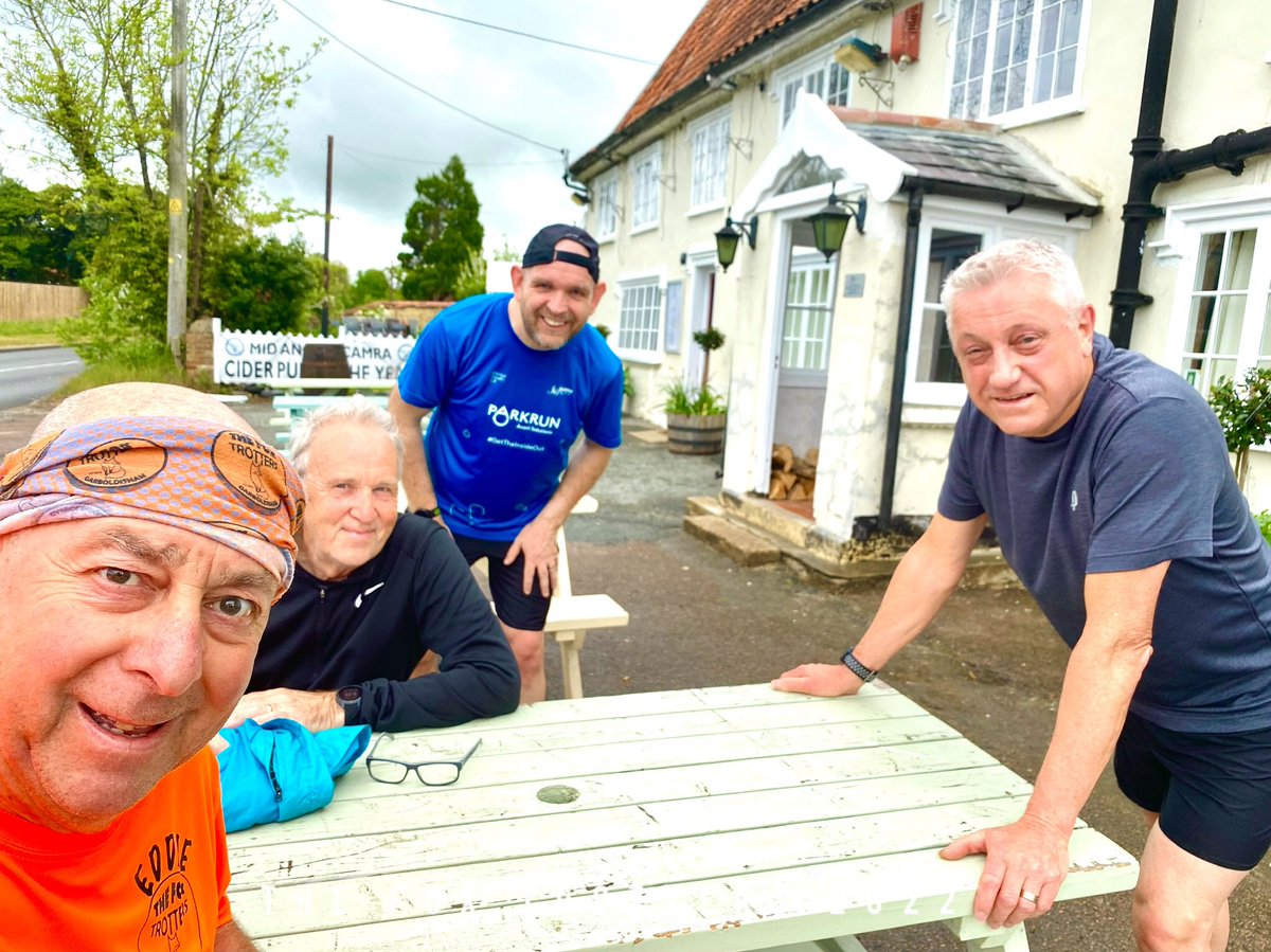 foxtrotters1066's tweet photo. At this morning’s #run 
we didn’t have to Listen to the rhythm of the falling rain, telling me just what a fool I've been - instead It's a beautiful day sky falls, you feel like It's a beautiful day don't let it get away.#running #walk #coffee #chat @freeweeklytimed @UKRunChat https://t.co/Q49WXjmgHh