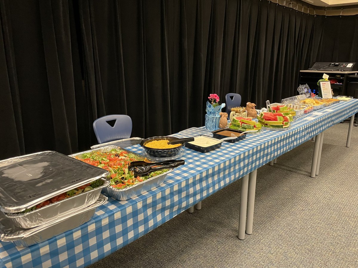 KenstonKHSPTO's tweet photo. Great way to end a week of appreciation! Thank you to @Breezewood and Hungry Bee for all you do for PTO. #appreciateyou https://t.co/IRWICRhbkW