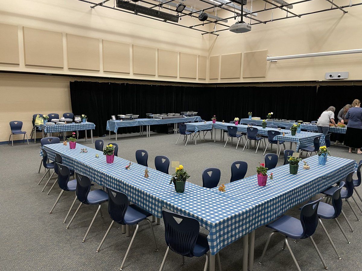 KenstonKHSPTO's tweet photo. Great way to end a week of appreciation! Thank you to @Breezewood and Hungry Bee for all you do for PTO. #appreciateyou https://t.co/IRWICRhbkW