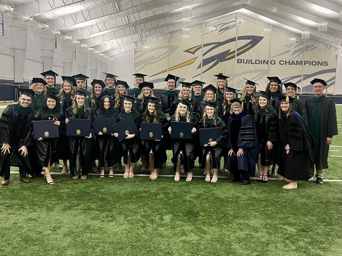 UToledoDPT's tweet photo. Congrats to the UToledo DPT Class of 2022!!! 🚀🚀🚀 #UToledo22 #FuelingTomorrows https://t.co/hoo603ZhOI