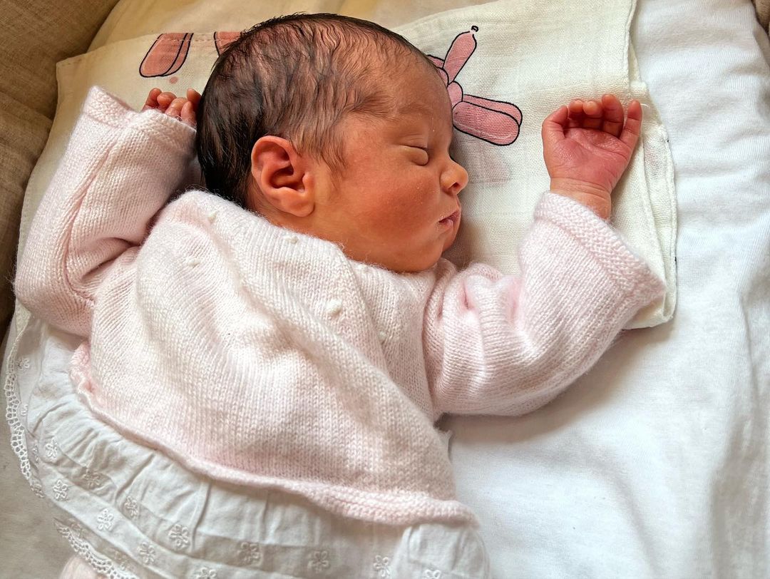 utdreport's tweet photo. Cristiano Ronaldo's newborn daughter, Bella Esmeralda 💚 https://t.co/Cd8lvfVbbd