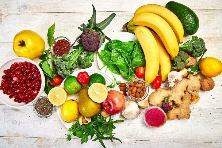 HarvardHealth's tweet photo. Vitamins and minerals are as essential for living as air and water. Not only do they keep your body healthy and functional, they protect you from a variety of diseases. https://t.co/hgsKEtB4Ic #HarvardHealth #vitamins https://t.co/hu9DDGDokP