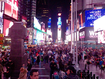 ThomGambino's tweet photo. "It's a Beautiful Night in Our Neighborhood." We now live a few blocks away from this scene in NYC. A working musician in NJ since I was a 14-year-old child in 1956, my NYC musical career started in a pizzeria in Times Square in 1968. Read about it here: https://t.co/fhPzfdK3So https://t.co/dqjhUhVzAl