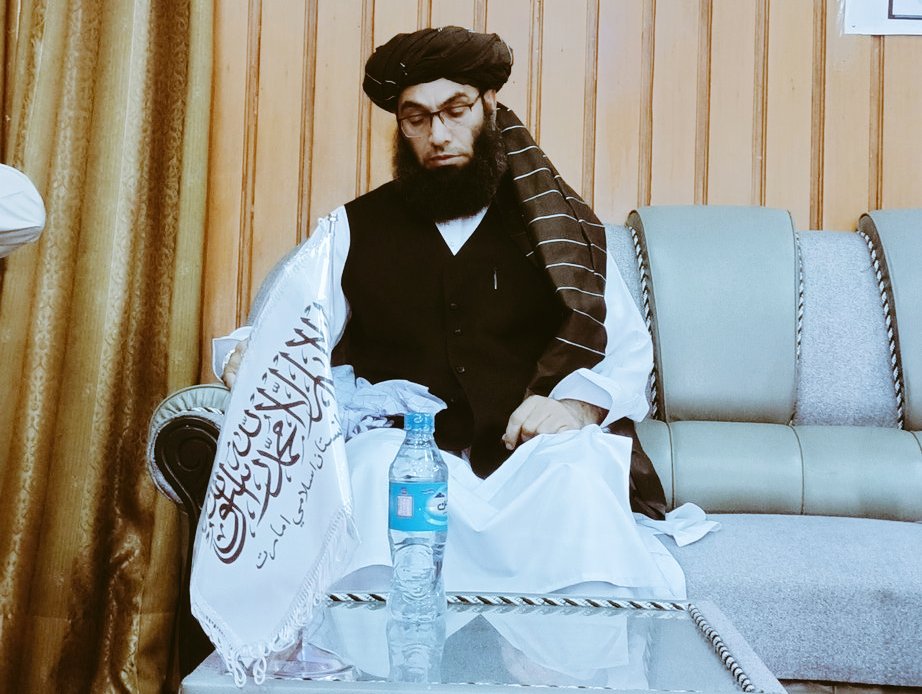 Youssef_Jamal8's tweet photo. د حجاب په اړه د امر بالمعروف وزارت فرمان د ستايلو وړ دى، زه يى ملاتړ کوم.

دغه فرمان متوسط دى، خلکو ته پکې هيڅ ستونزه نشته.

بې حجابي او فحشا که په يوه ټولنه کې عامه شي، هغه دې بيا د اصلاح تمه نلري، کفار په ډيرې اسانى سره په داسې ټولنو کې خپل پلانونه عملي کولى. 
@MwlwyAlyas https://t.co/bKYfIGrGMc