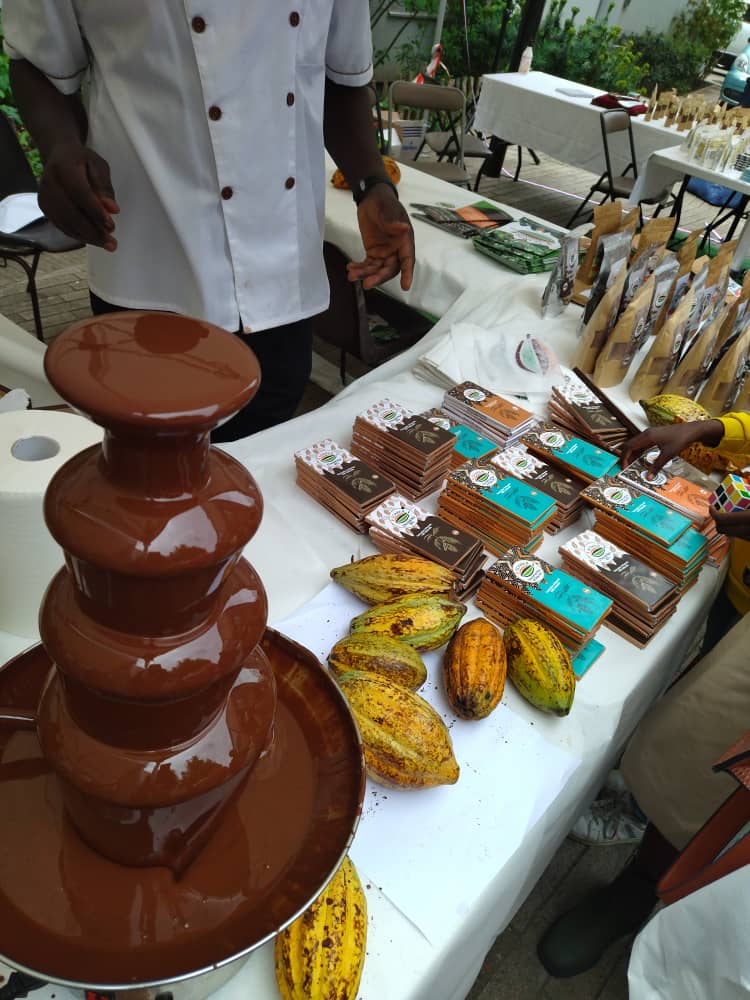 SCINPA2's tweet photo. La  Scinpa expose du 7 au 14 mai prochain à la foire du #chocolat bio et du marché artisanal de l’ïle de #France les plaquettes de chocolat et le café qu’elle produit à #Agboville.Délice pour le public français qui prendra d’assaut la place des arts de l’ïle de France. https://t.co/RkujgMqdr0