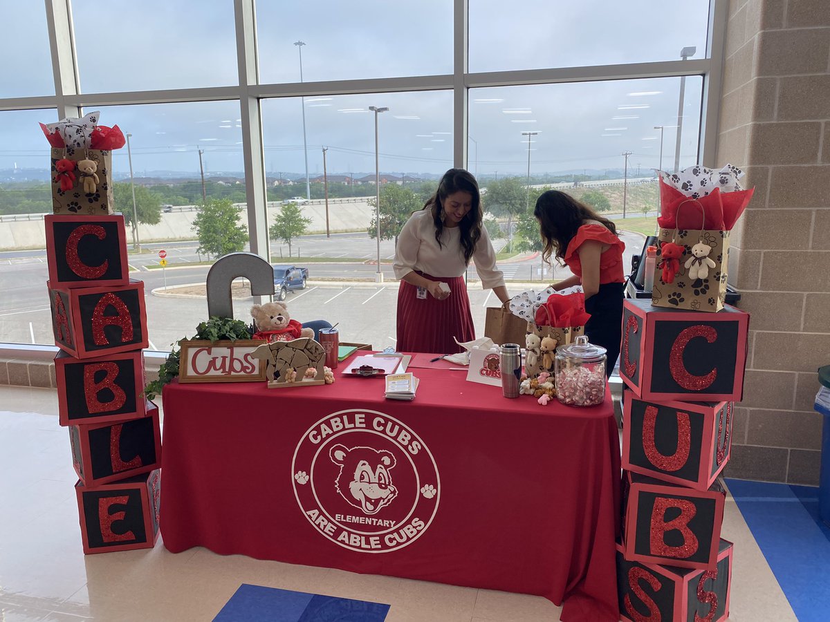 jfhorras's tweet photo. @NISD is hiring great teachers for ‘22-23! Interested applicants, join us at the Northside Sports Gym from 9 am- Noon. Come with a resume and visit with our Title 1 principals today. @nisdhr https://t.co/SQcl00tkpZ