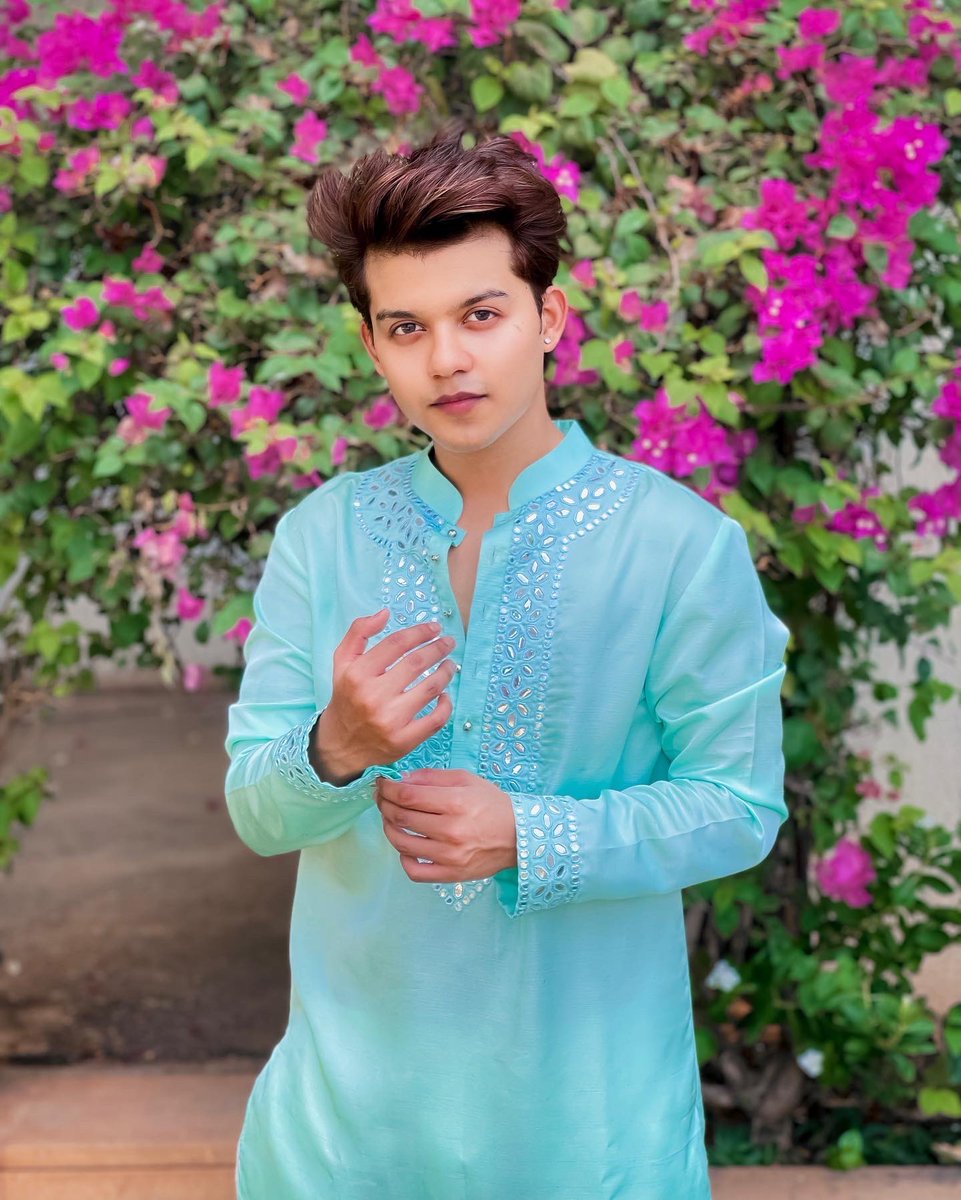 TeddyalyX's tweet photo. Yeh husn, Yeh muskurahat, yeh chera tera
Jis din deekha uss din se h iss dil pe pehra tera 🥺💗
@_riyaz_aly

#riyazaly #riifam https://t.co/H5bak9ZqNq