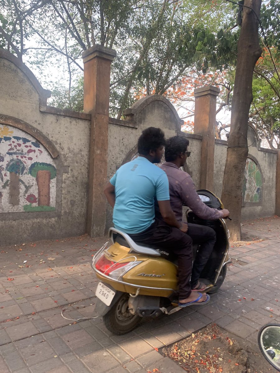 TrafficRule2Flw's tweet photo. Plz take action for breaking traffic rules @PuneCityTraffic Two wheelers driving on #footpath in koregaon park. https://t.co/i55Z3ryab8