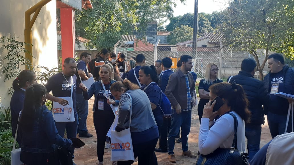 ivanojedapy's tweet photo. Marcamos un hito camino al #CensoNacional2022 con el Censo Experimental en 4 distritos del país. Vamos a probar la metodología para asegurar el éxito de la mayor movilización ciudadana de la década. Gracias a la Ciudadanía, Autoridades Locales y Nacionales por el apoyo. https://t.co/zRkFawLydf